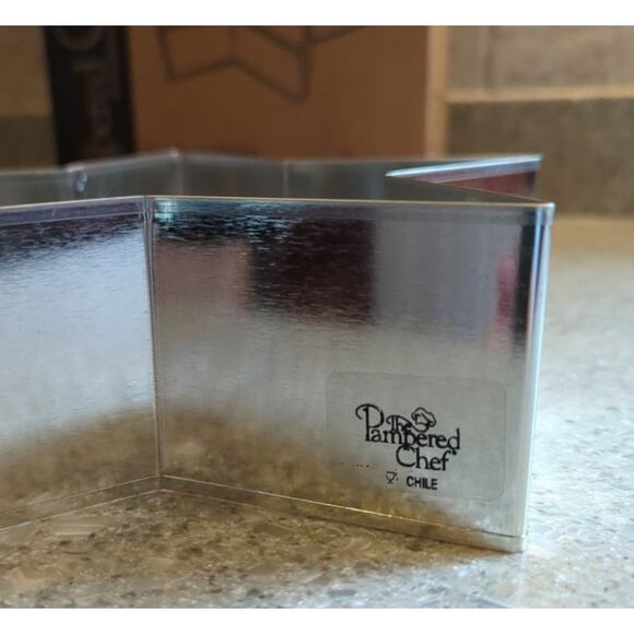 The Pampered Chef Star Form Metal Insert New in Box #1545 - Picture 5 of 5